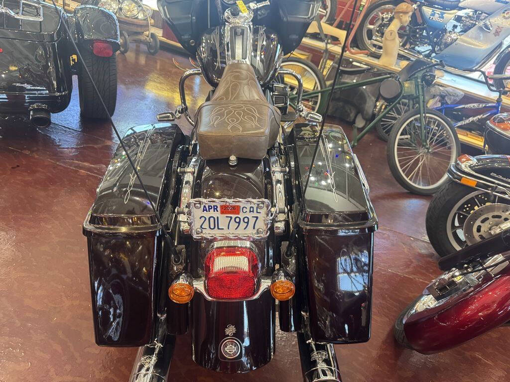 2011 Harley-Davidson® FLTRU - Road Glide® Ultra 15