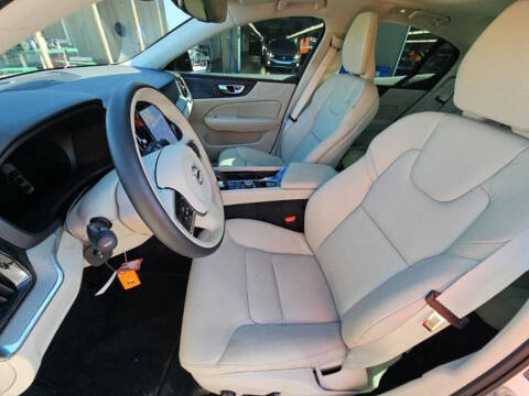 2024 Volvo S60 B5 Plus Dark Theme