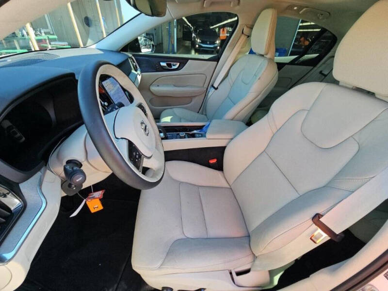 2024 Volvo S60 B5 Plus Dark Theme