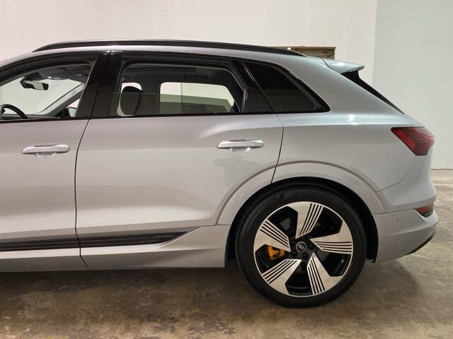 2023 Audi e-tron quattro Premium Plus