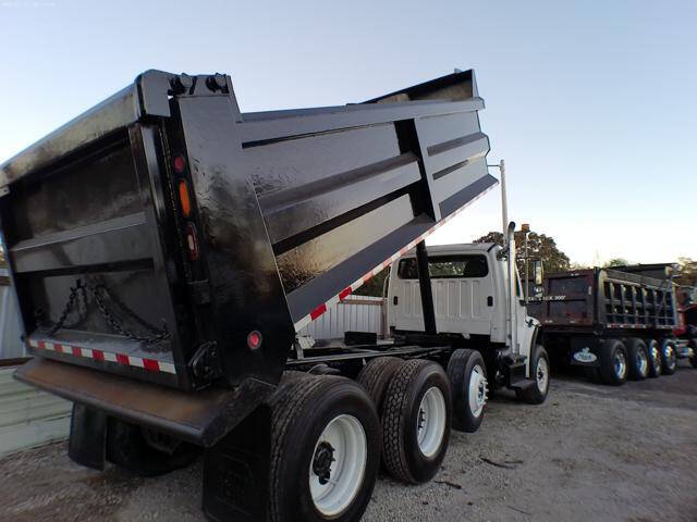 2013 Freightliner M2 106