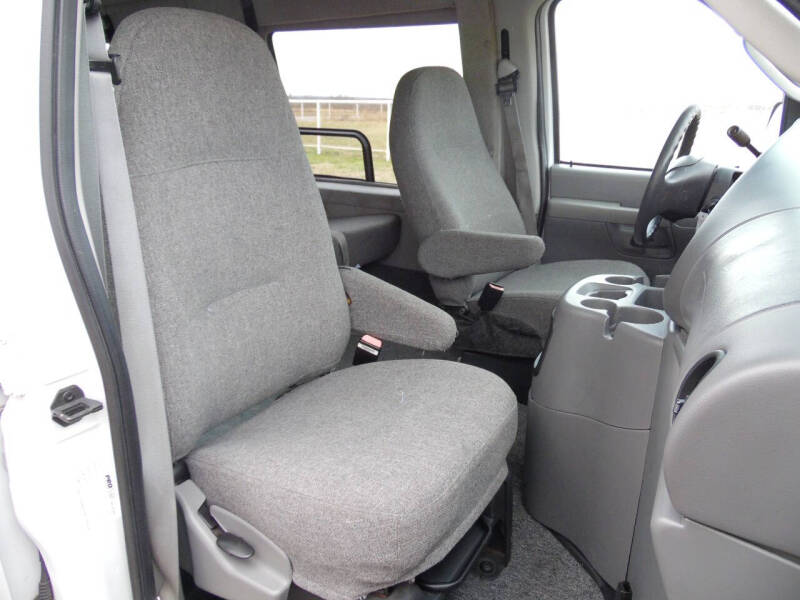 2004 Ford E-Series E-250