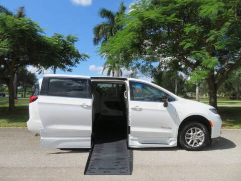 2024 Chrysler Pacifica Touring L