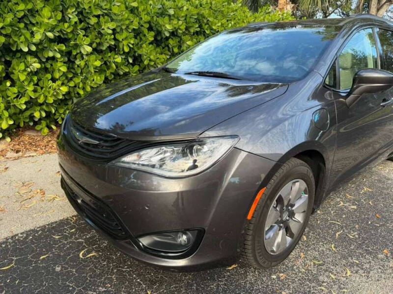 2018 Chrysler Pacifica Hybrid Limited