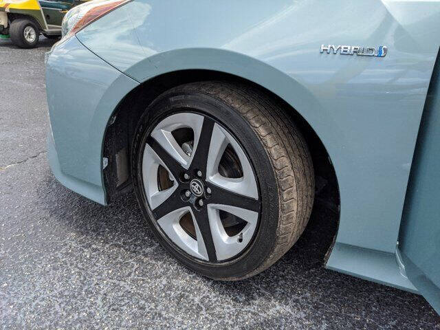 2016 Toyota Prius 27