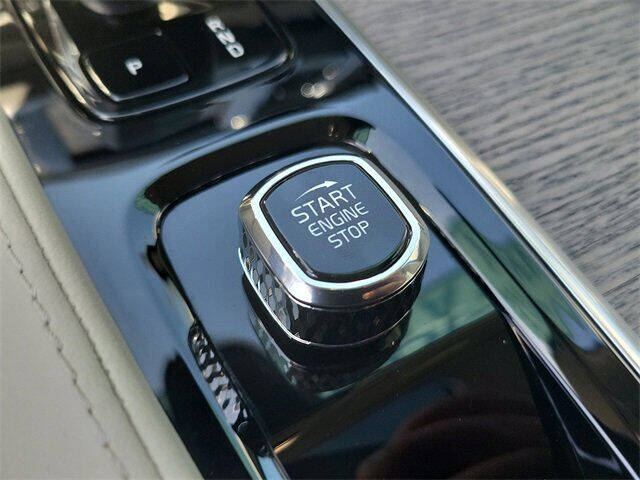 2024 Volvo XC90 B5 Plus Bright Theme