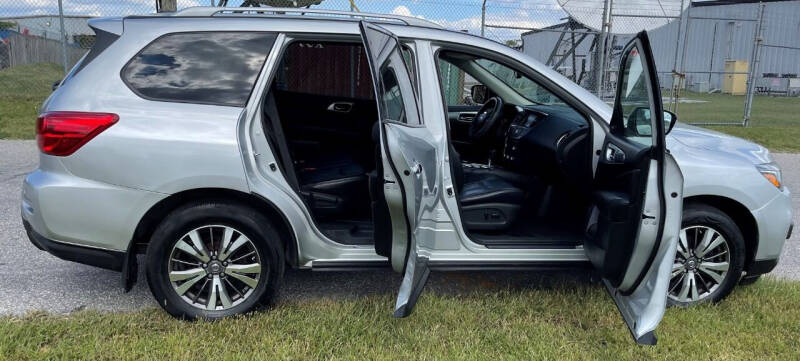2017 Nissan Pathfinder SL