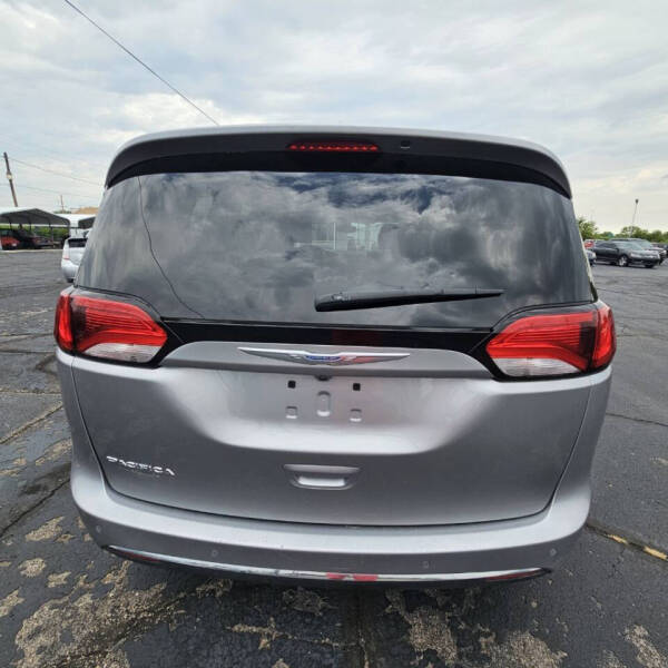 2017 Chrysler Pacifica Touring-L