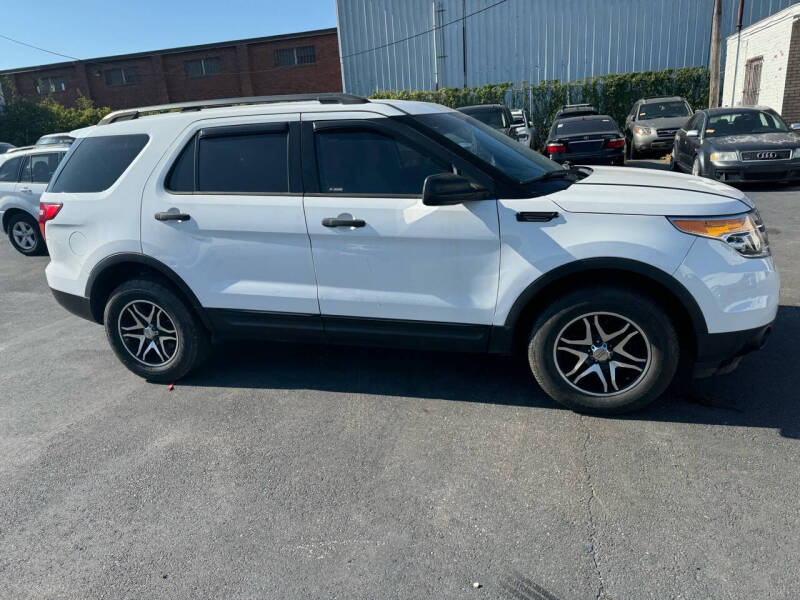 2013 Ford Explorer Base photo 23