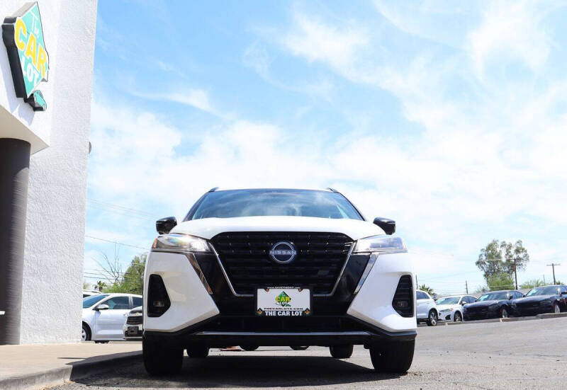 2023 Nissan Kicks SR