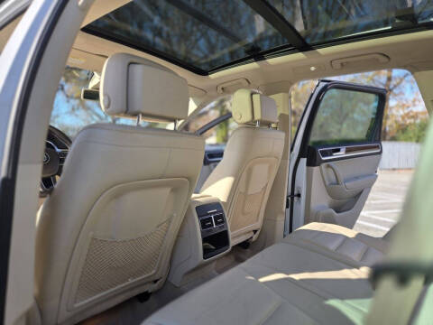 2016 Volkswagen Touareg VR6 Lux