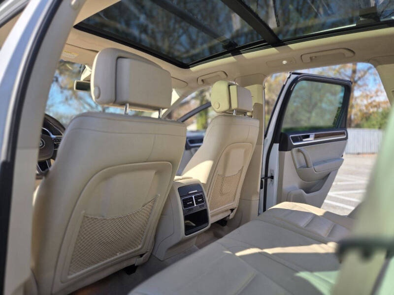 2016 Volkswagen Touareg VR6 Lux