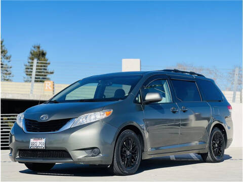 2012 Toyota Sienna for sale at AUTO RACE in Sunnyvale CA