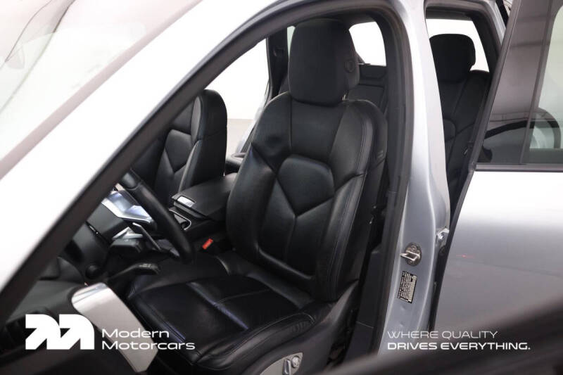 2017 Porsche Cayenne Platinum Edition