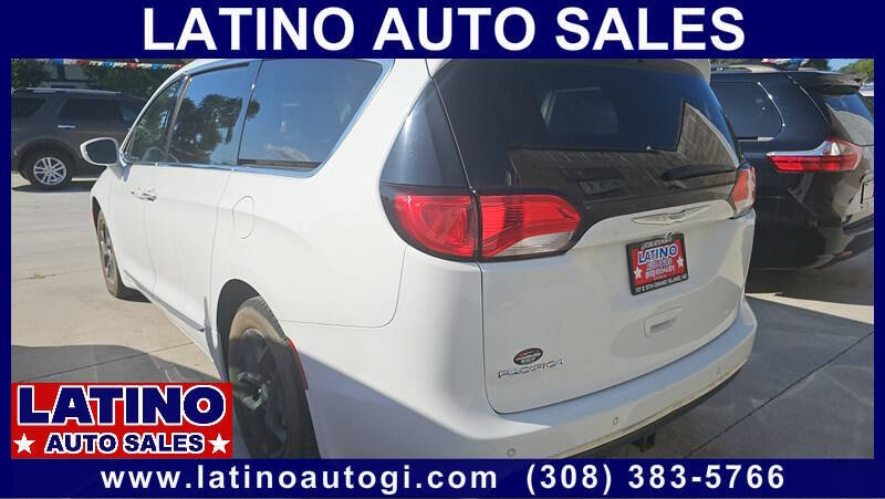 2017 Chrysler Pacifica Touring-L