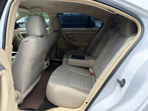 2018 Ford Taurus SE