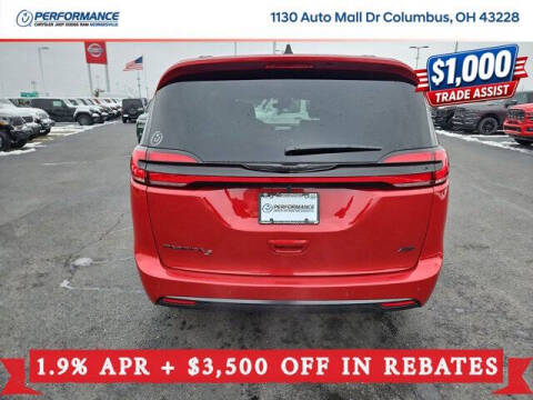 2026 Chrysler Pacifica Select