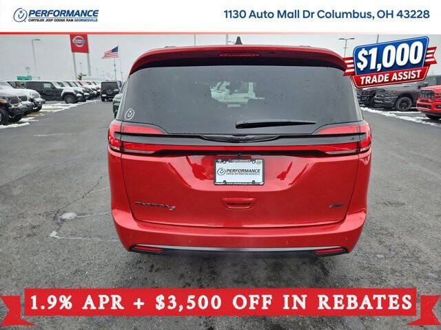 2026 Chrysler Pacifica Select