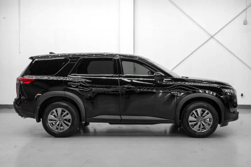 2025 Nissan Pathfinder S