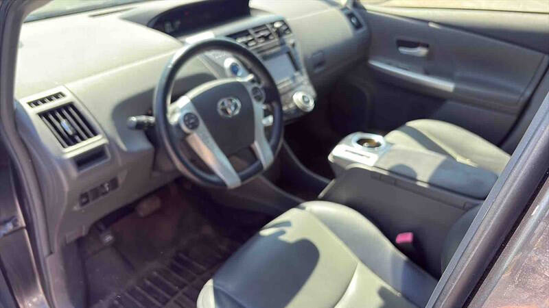 2013 Toyota Prius v Five