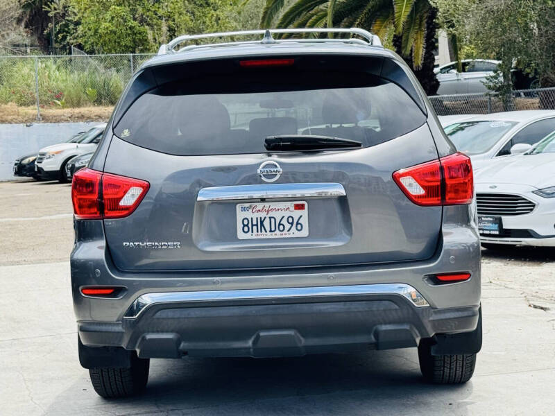 2019 Nissan Pathfinder SL