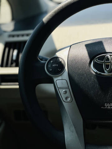 2013 Toyota Prius v Two
