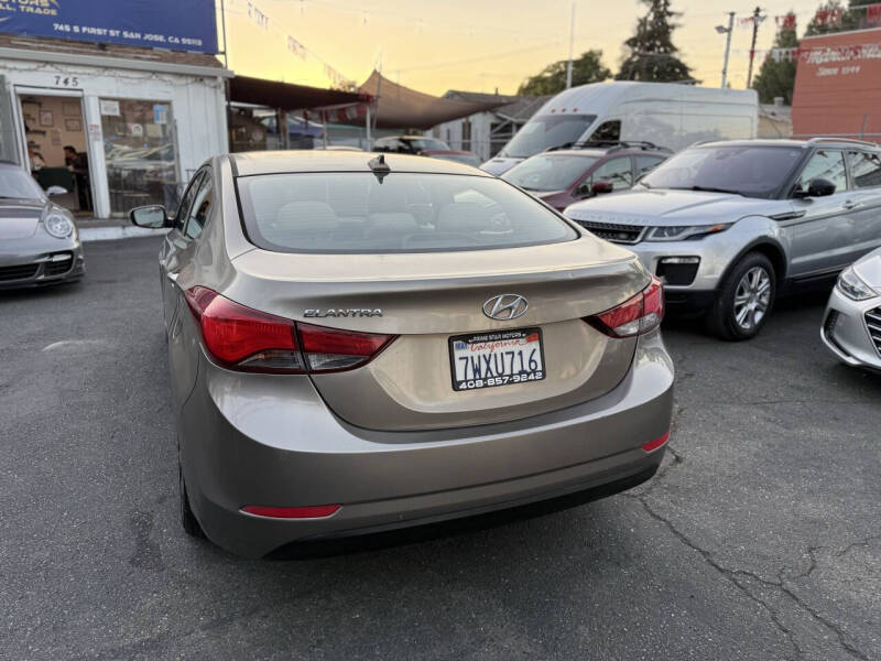 2016 Hyundai Elantra SE