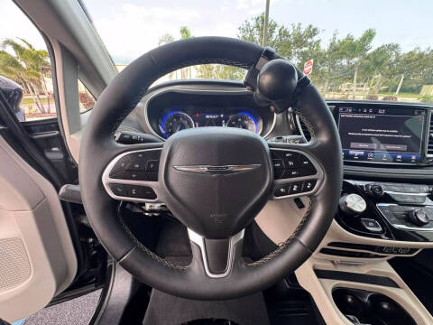 2022 Chrysler Pacifica Touring L