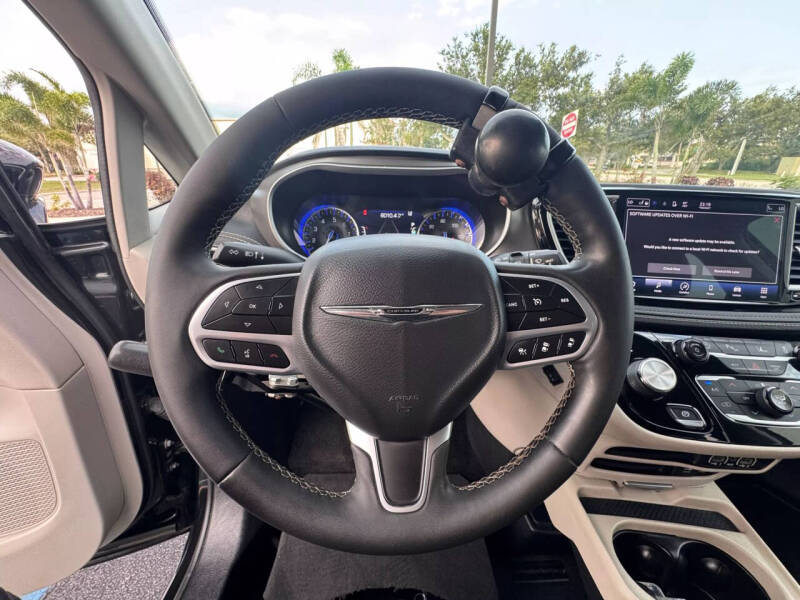 2022 Chrysler Pacifica Touring L