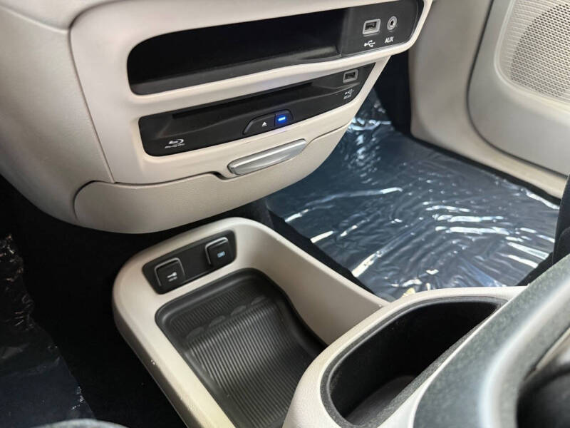 2017 Chrysler Pacifica Touring-L Plus
