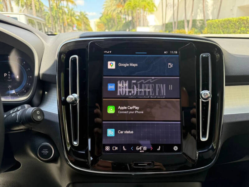 2025 Volvo XC40 B5 Core Bright Theme