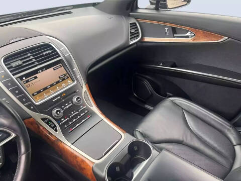 2019 Lincoln Nautilus Select