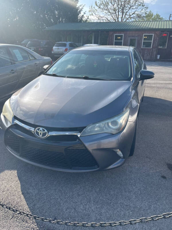 2016 Toyota Camry Special Edition's photo