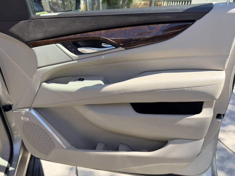 2016 Cadillac Escalade ESV Luxury Collection