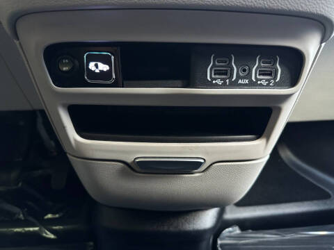 2022 Chrysler Voyager LX