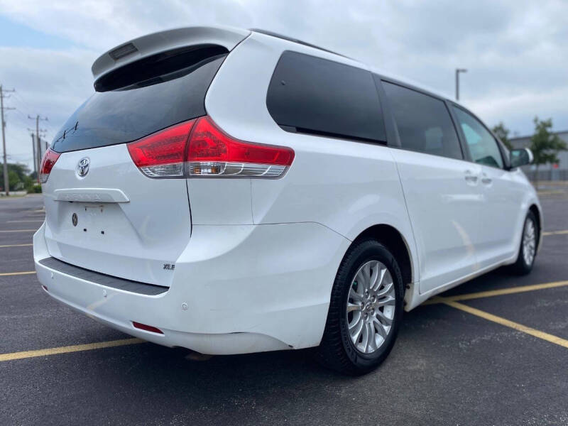 2013 Toyota Sienna XLE 8-Passenger
