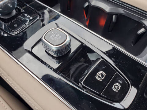 2025 Volvo XC90 B6 Core Bright Theme