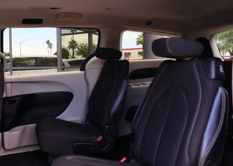 2022 Chrysler Voyager LX