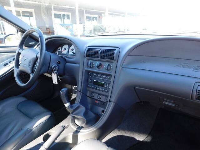 2004 Ford Mustang GT Deluxe