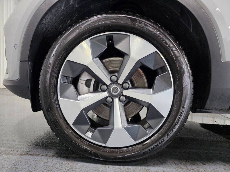 2024 Volvo XC40 B5 Plus Bright Theme