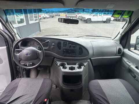 2003 Ford E-Series E-150 Base