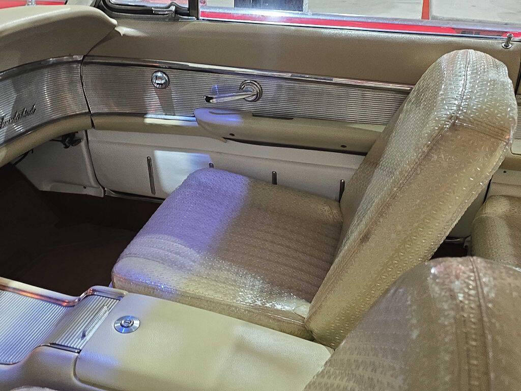 1961 Ford Thunderbird 8