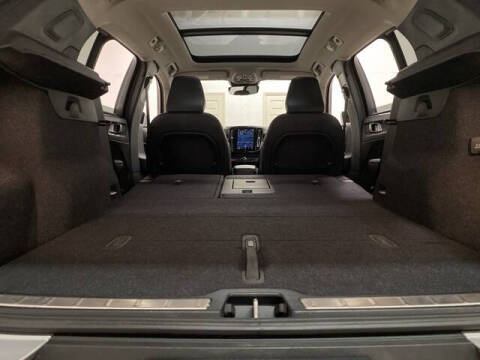 2025 Volvo XC40 B5 Plus Bright Theme