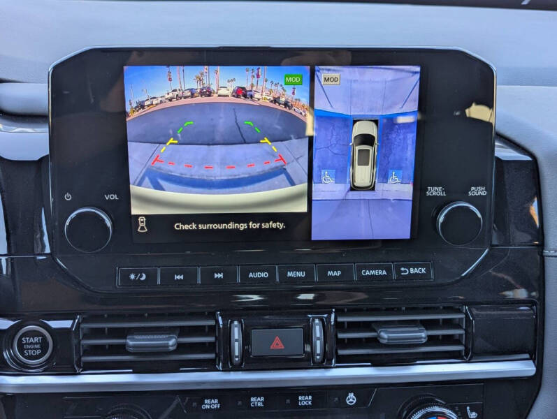 2024 Nissan Pathfinder SL