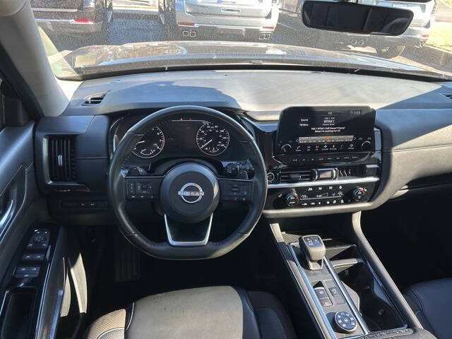 2024 Nissan Pathfinder SL