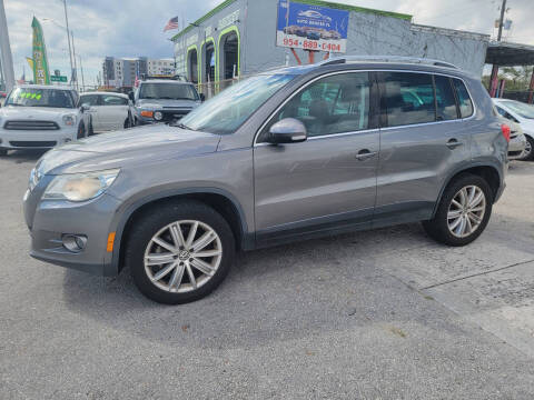 2011 Volkswagen Tiguan for sale at INTERNATIONAL AUTO BROKERS INC in Hollywood FL