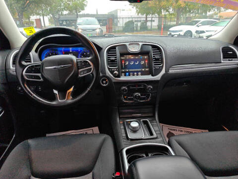 2022 Chrysler 300 Touring