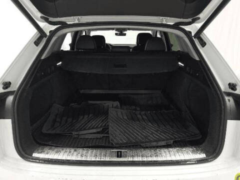 2022 Audi e-tron quattro Premium