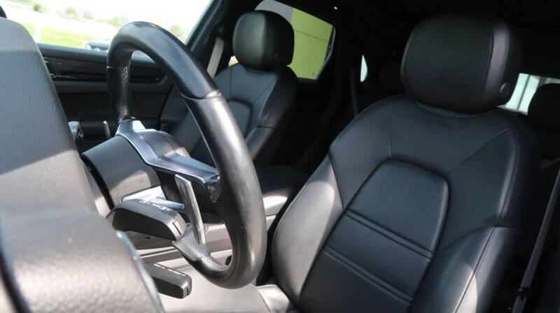 2023 Porsche Cayenne Platinum Edition
