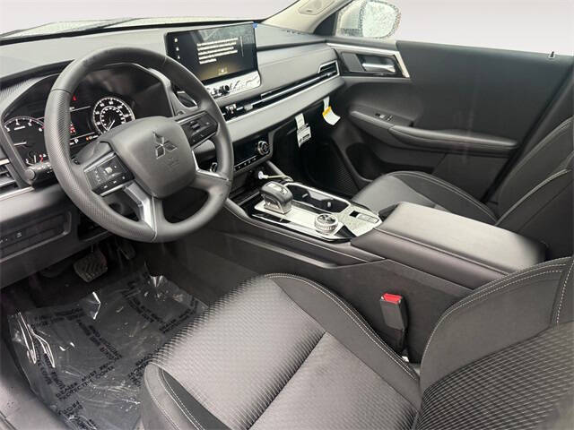 2026 Mitsubishi Outlander ES